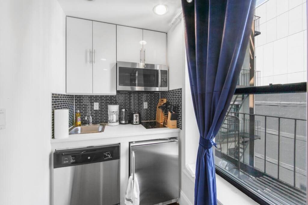69-5b I Stylish Lower East Side 1br * New York